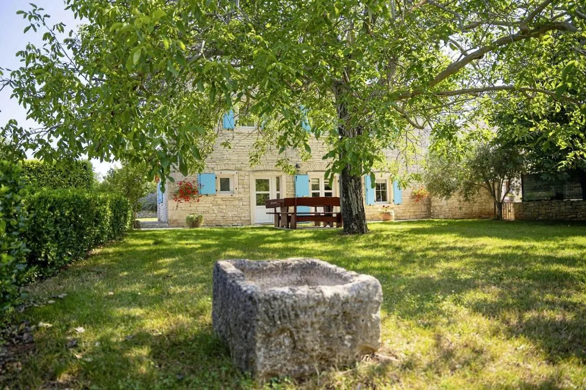 Svetvinčenat Agricola In Sveti Kirinヴィラ 0*,